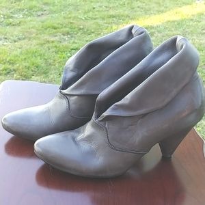 David Dixon Size 7 Women’s Fold-Over Ankle Boots in Gray - Stylish Heel